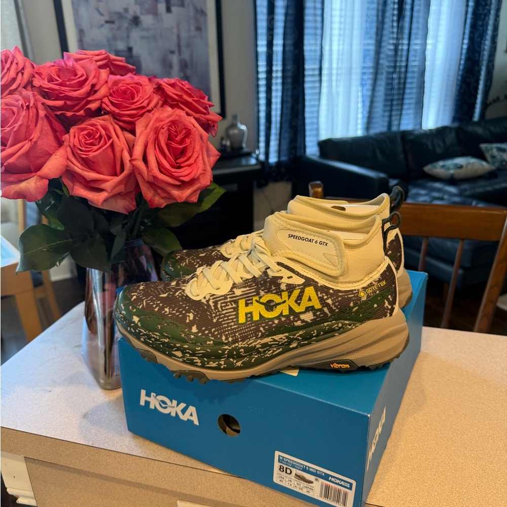 NIB HOKA Men’s Speedgoat6 Mid GTX Size 8D
